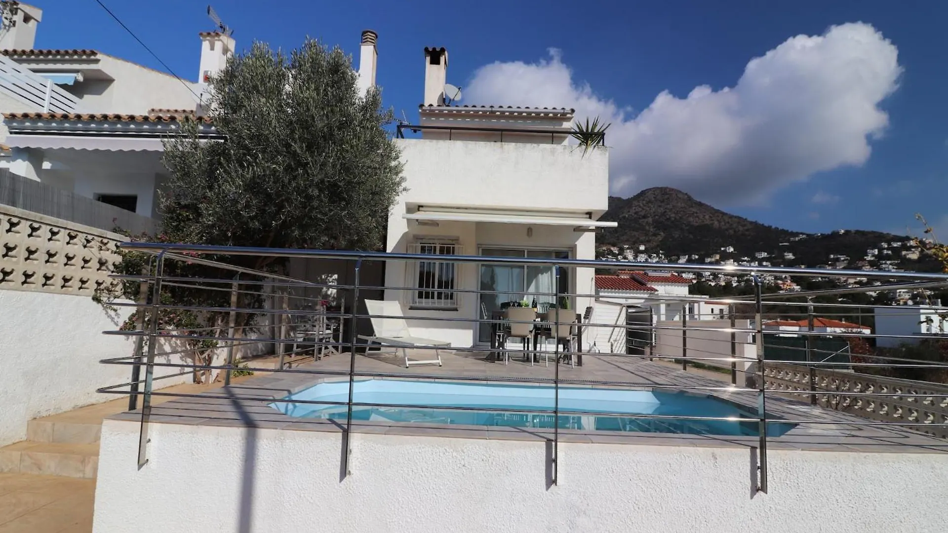 Beautiful Apartment With View Montjoi 0*,  Spain