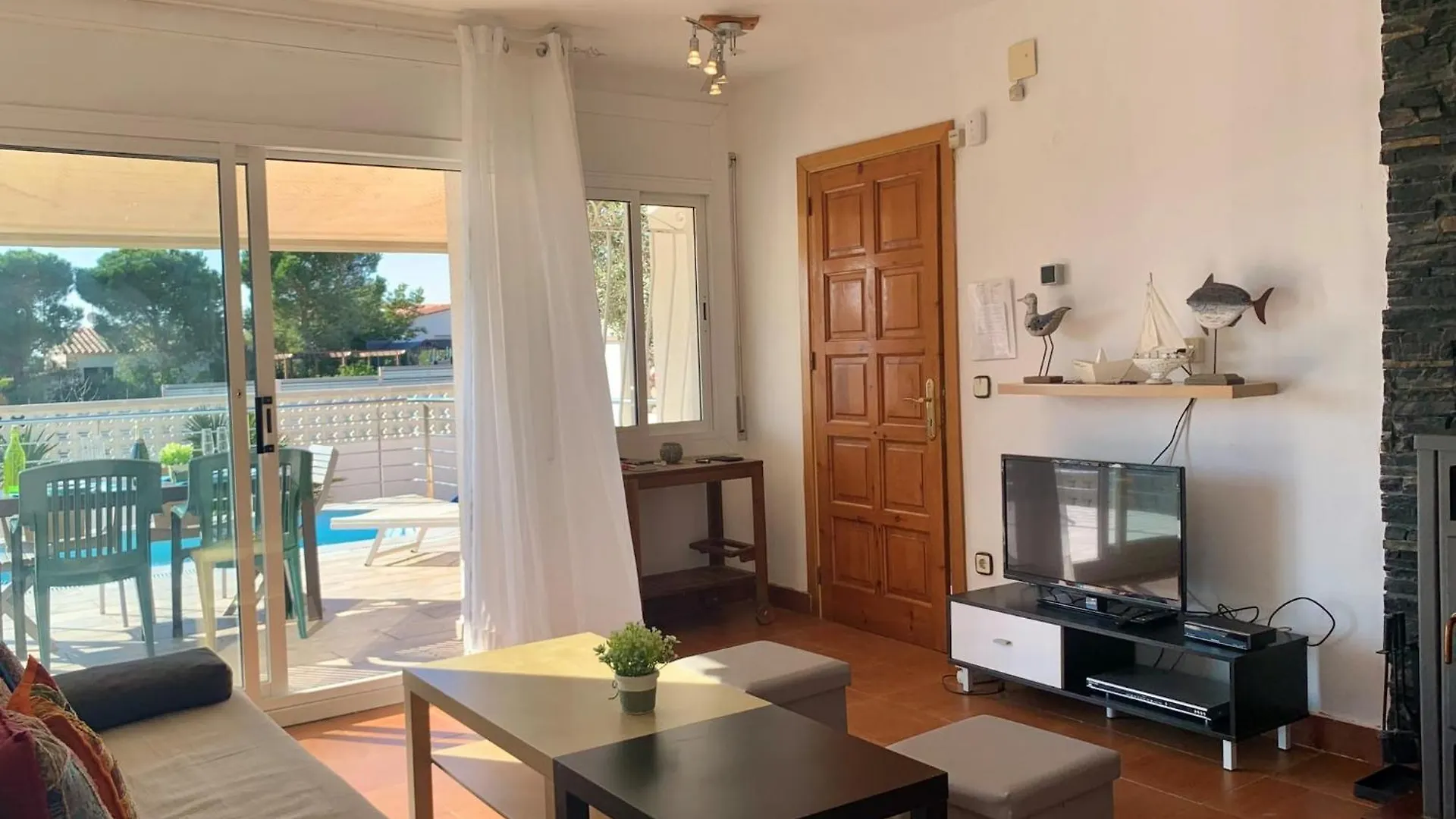 Beautiful Apartment With View Montjoi