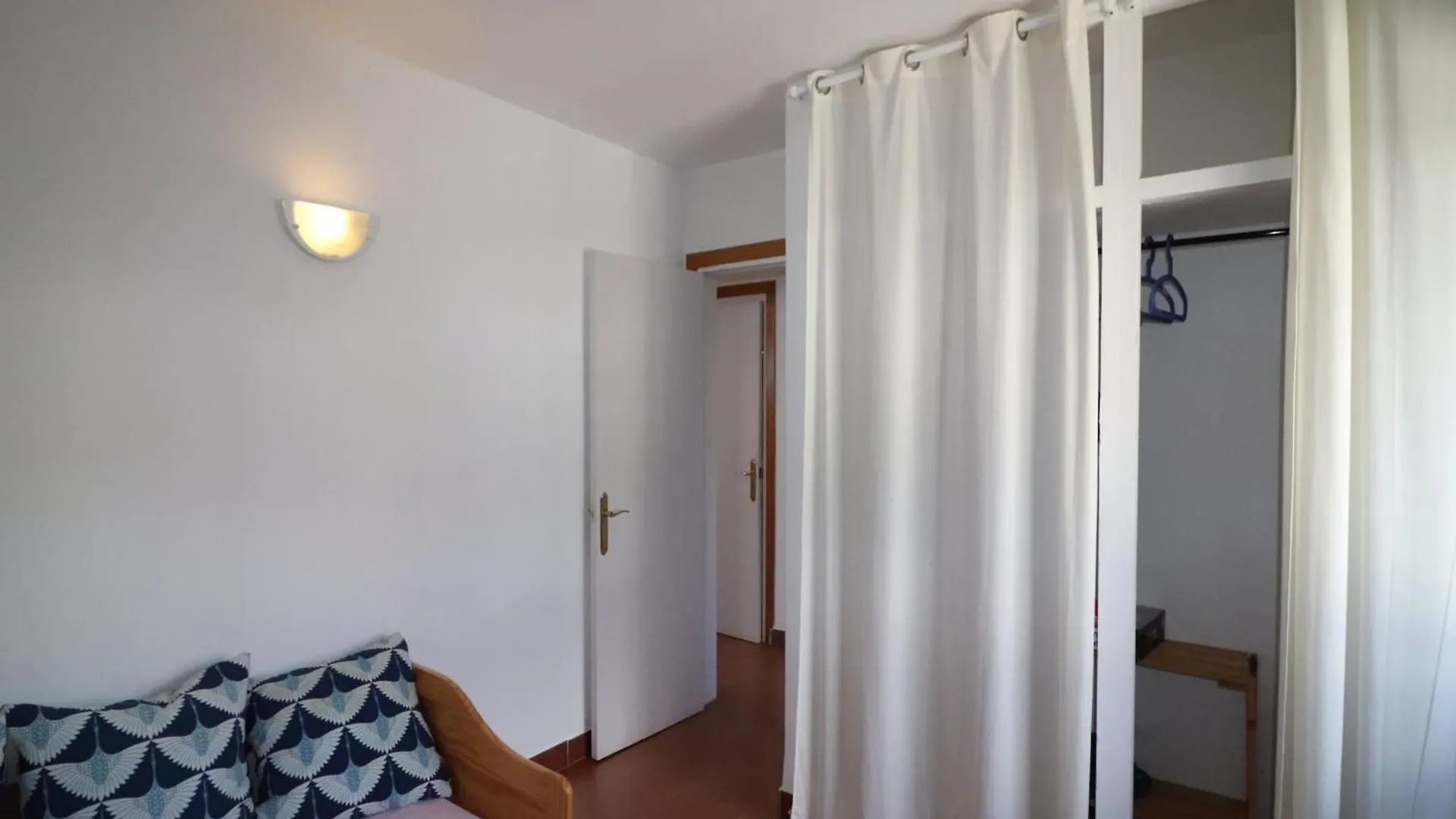 Beautiful Apartment With View Montjoi